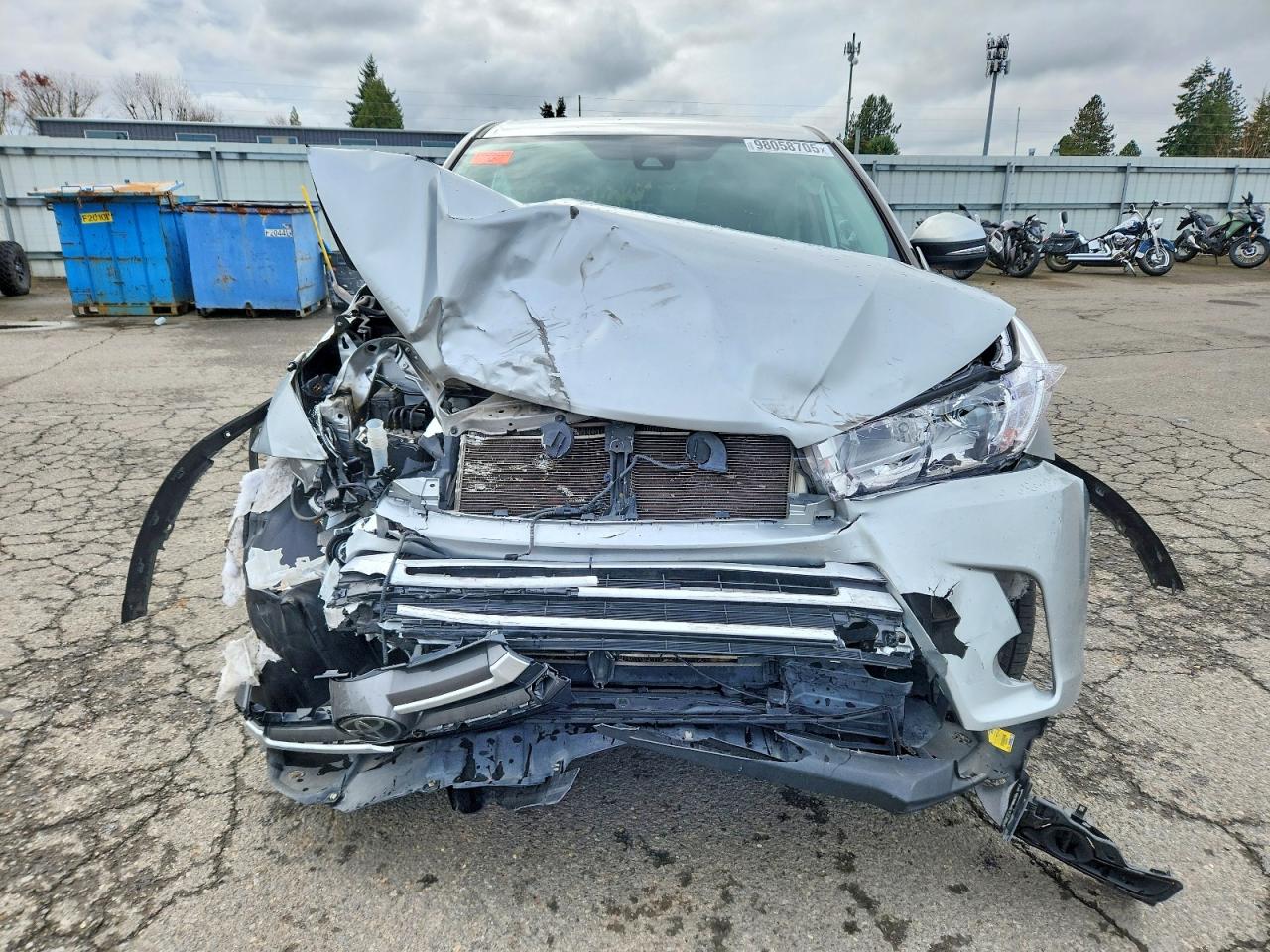 2019 TOYOTA HIGHLANDER LE photo 5