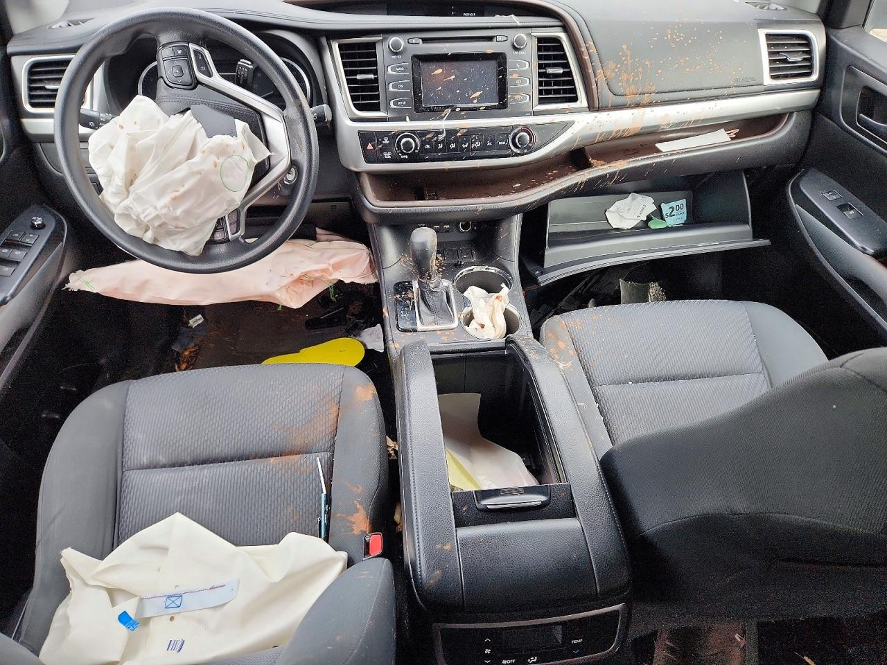 2019 TOYOTA HIGHLANDER LE photo 8