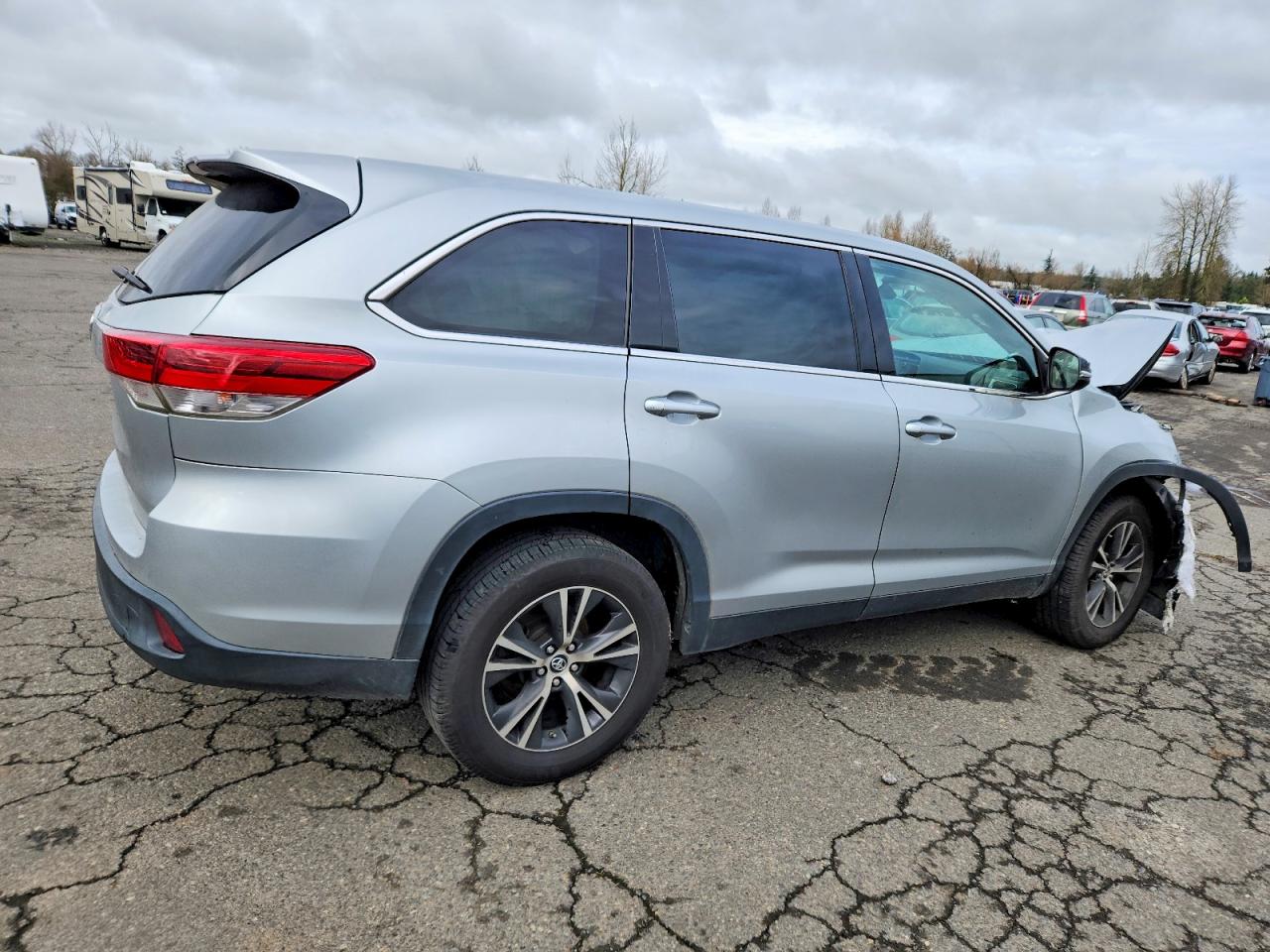2019 TOYOTA HIGHLANDER LE photo 3