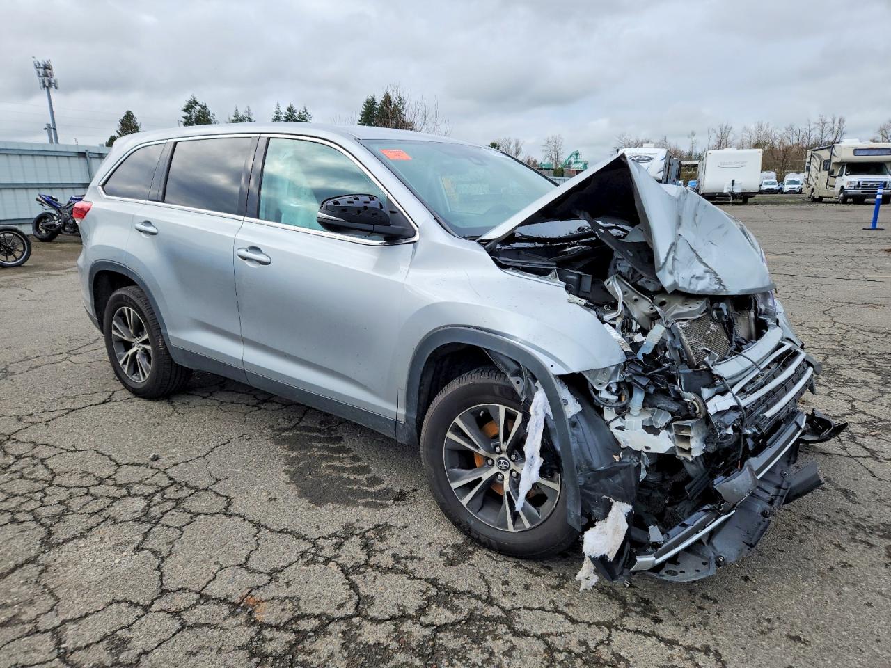 2019 TOYOTA HIGHLANDER LE photo 4
