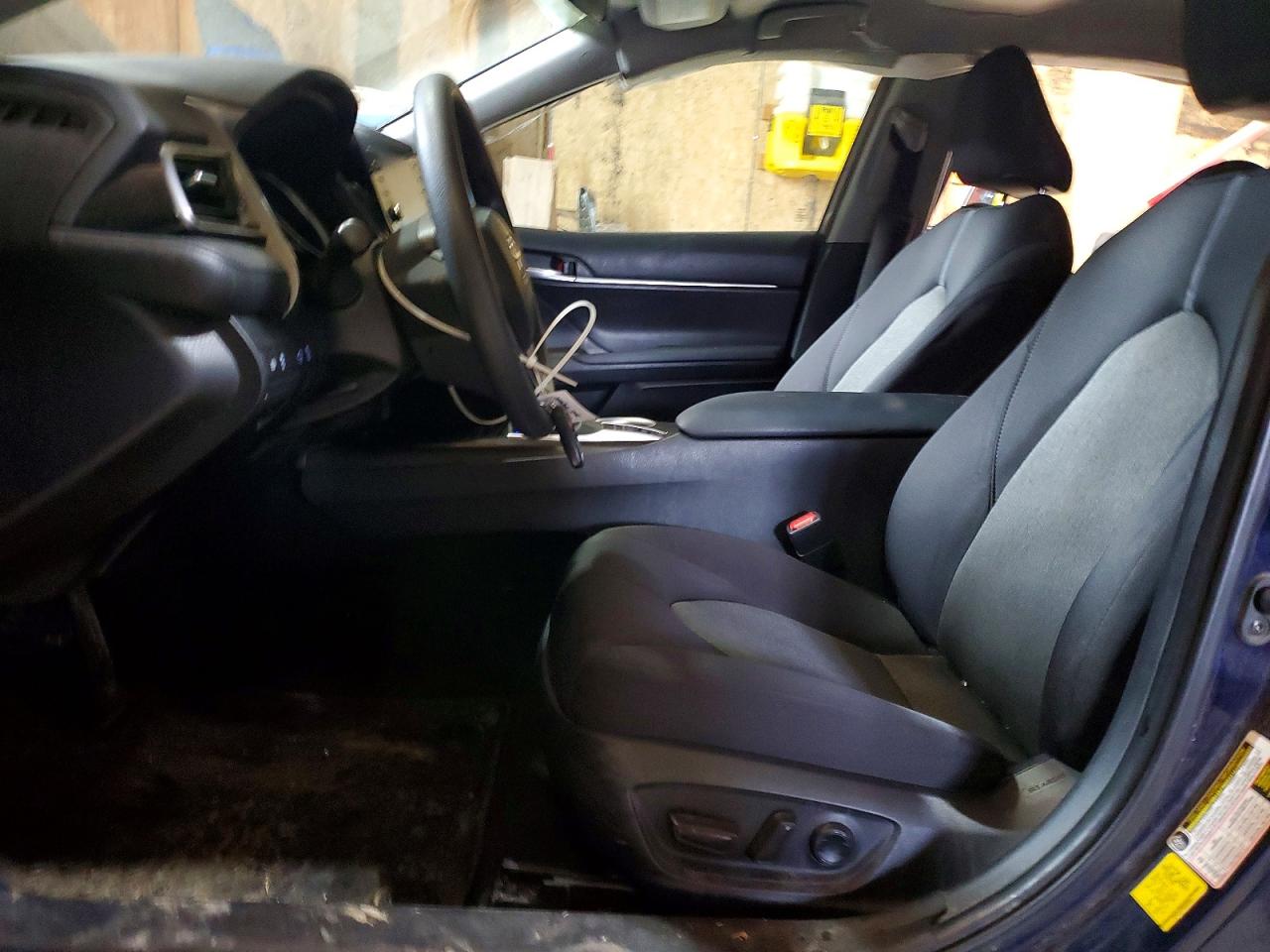 2021 TOYOTA CAMRY LE photo 13