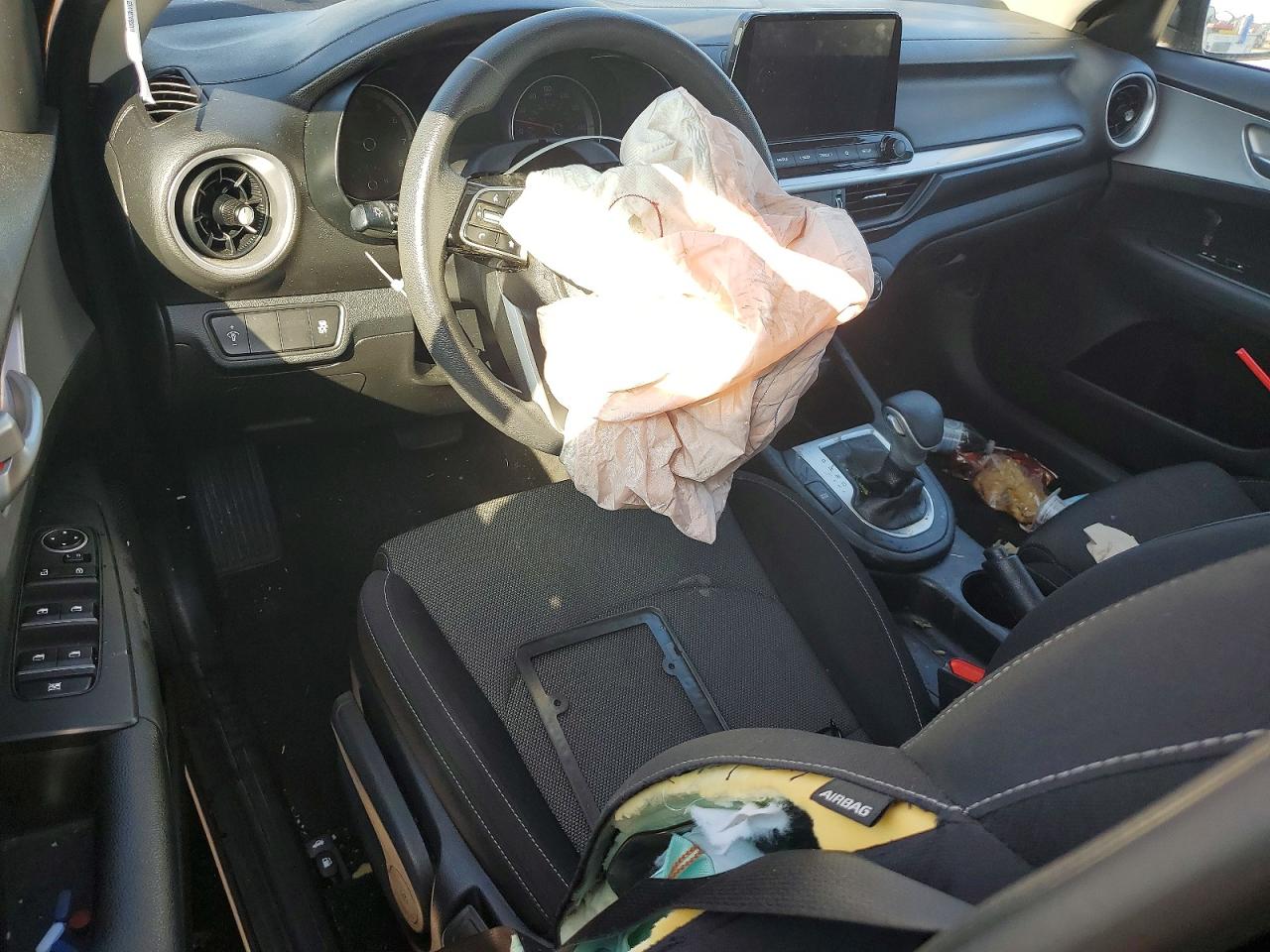 2023 KIA FORTE LX photo 22