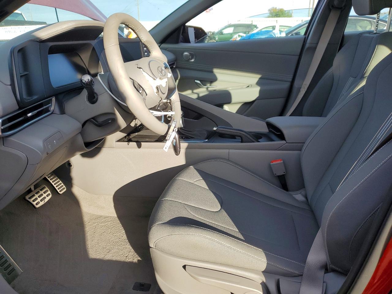 2025 HYUNDAI ELANTRA SEL SPORT photo 7