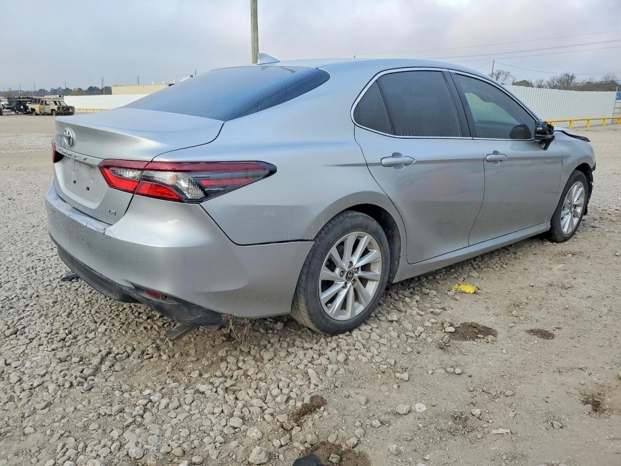2024 TOYOTA CAMRY LE photo 3