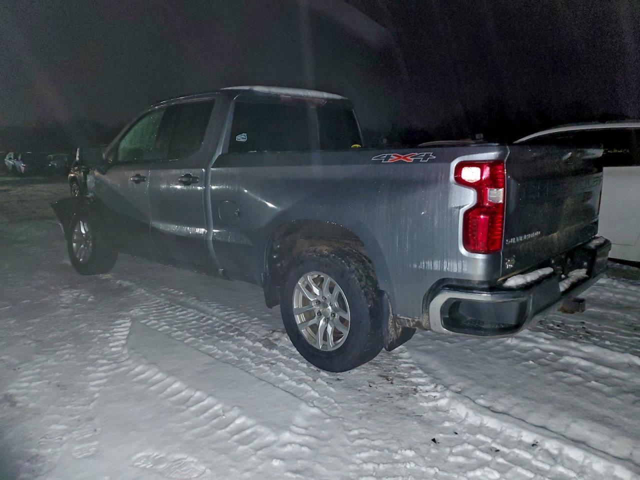 2020 CHEVROLET SILVERADO K1500 LT photo 2