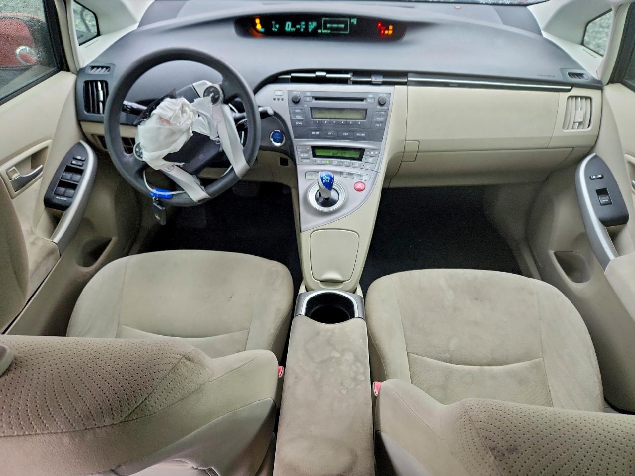 2013 TOYOTA PRIUS photo 8