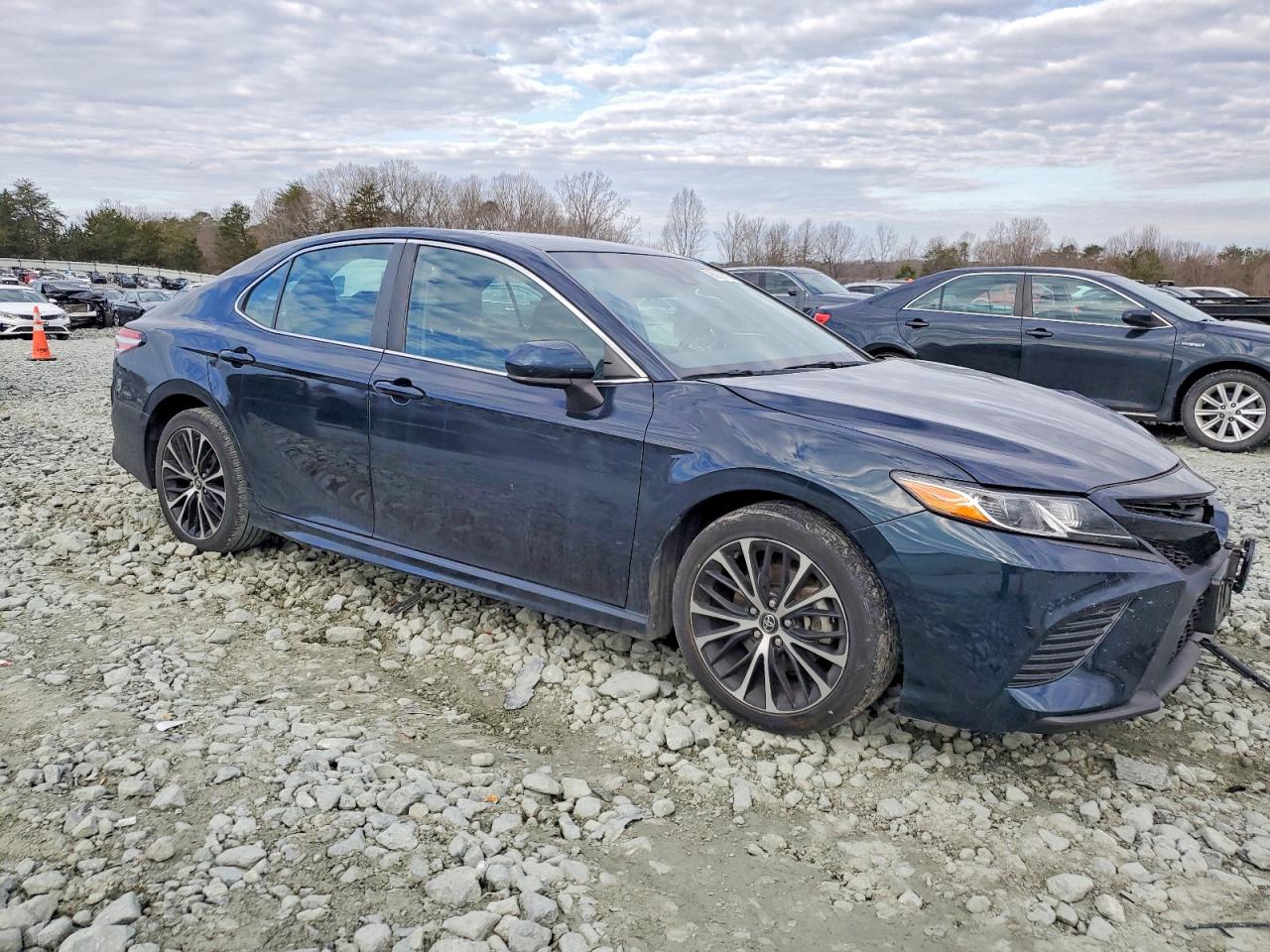 2020 TOYOTA CAMRY SE photo 4