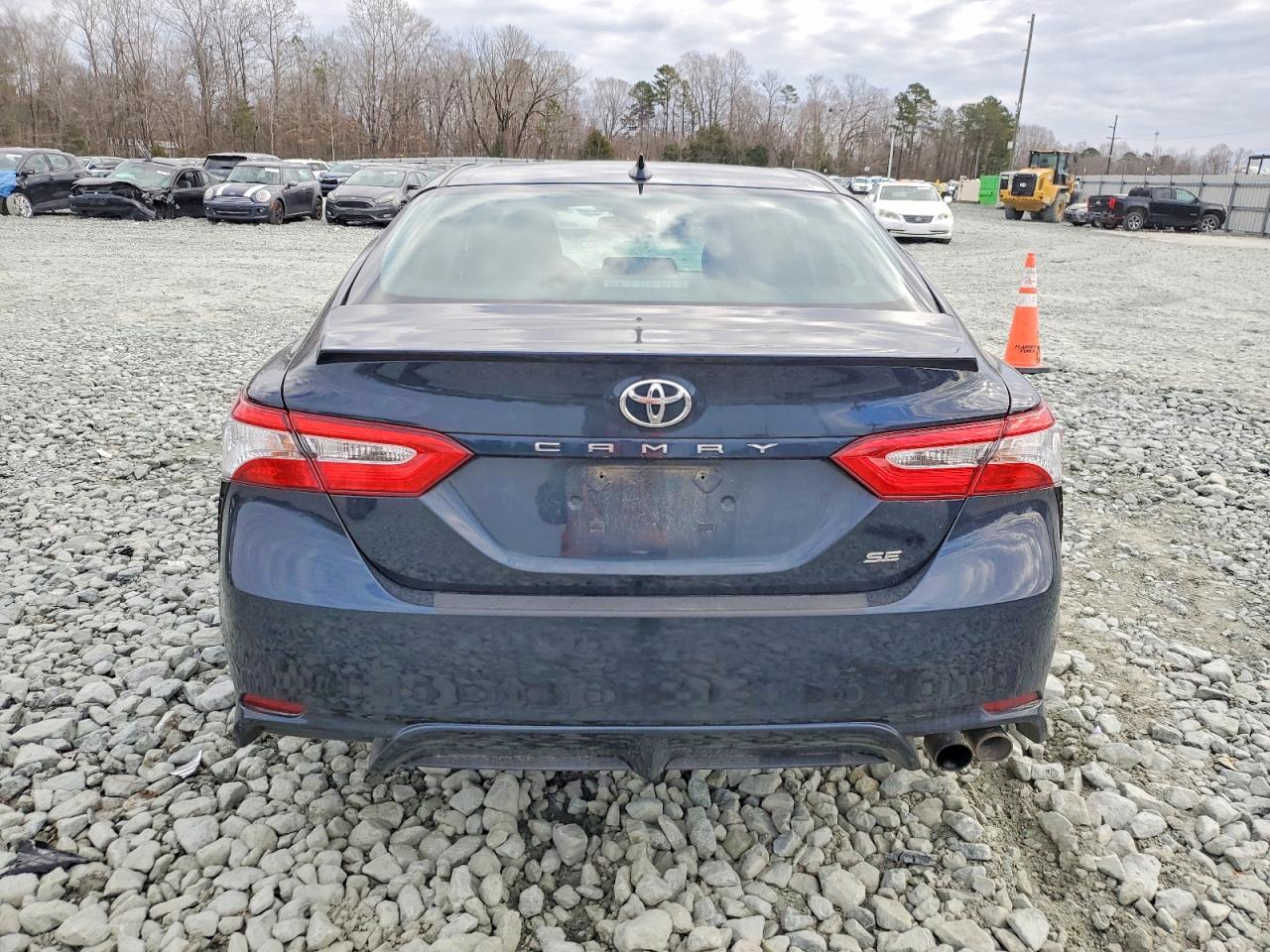 2020 TOYOTA CAMRY SE photo 6