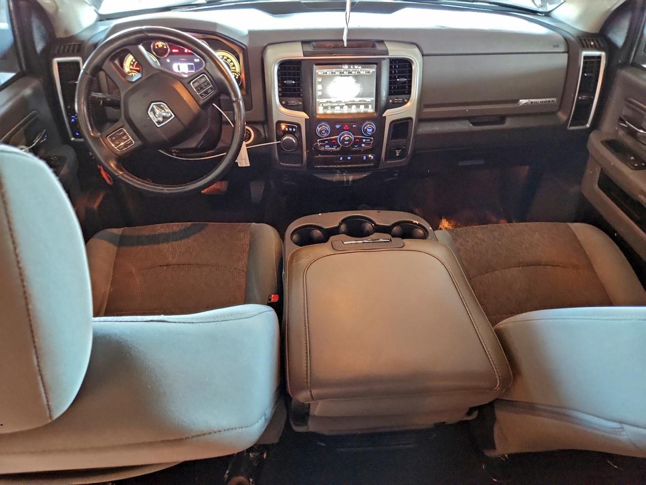2017 RAM 1500 SLT photo 8