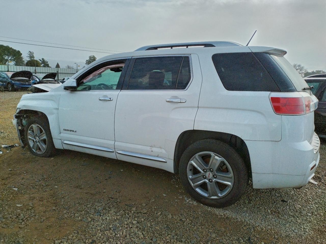 2013 GMC TERRAIN DENALI photo 2