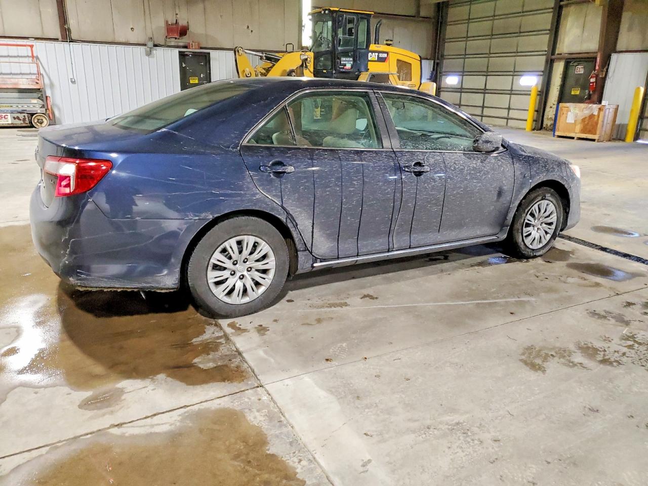 2014 TOYOTA CAMRY L photo 3