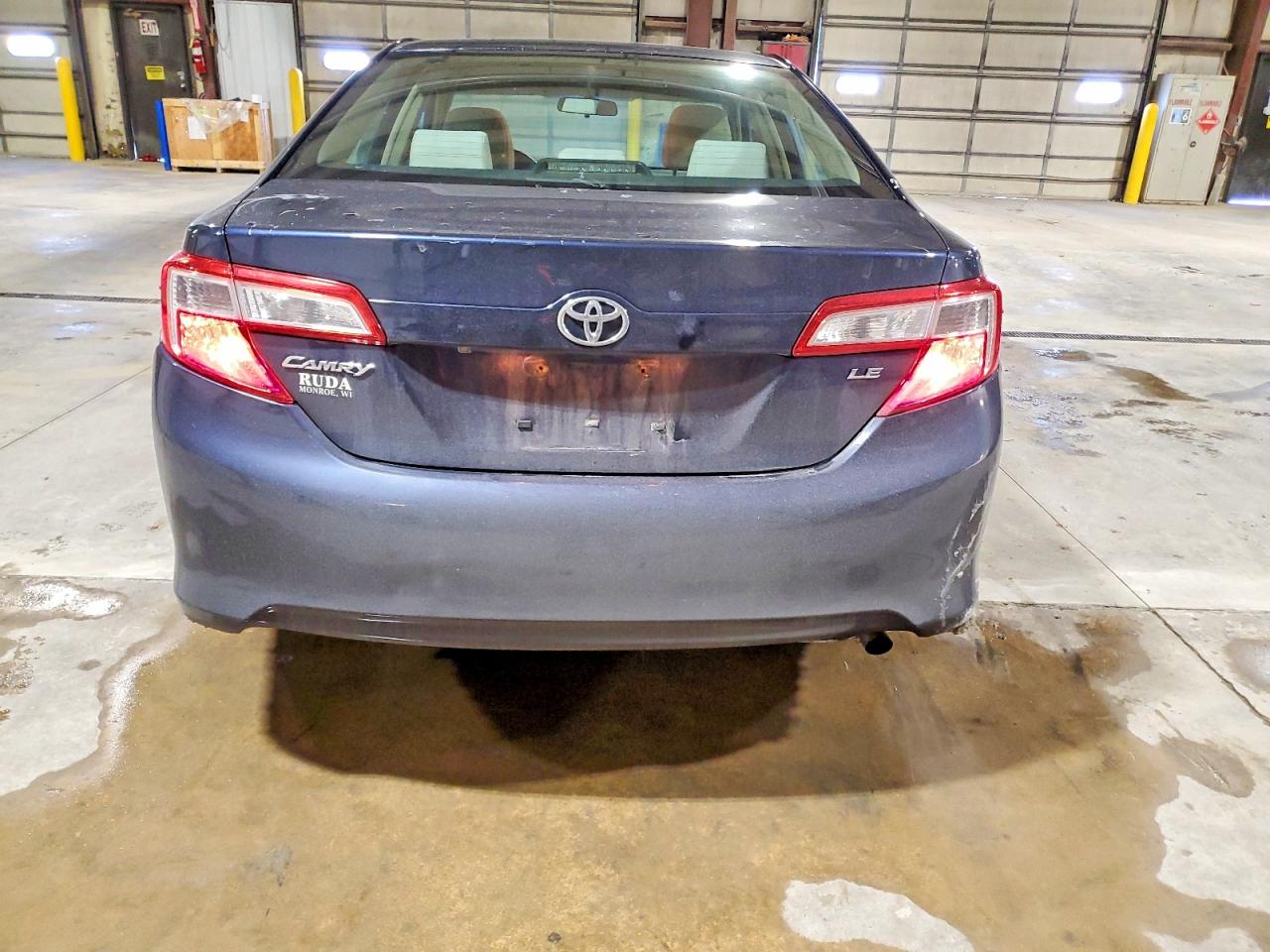 2014 TOYOTA CAMRY L photo 6