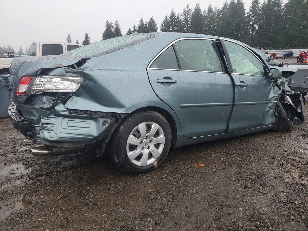 2010 TOYOTA CAMRY BASE photo 3