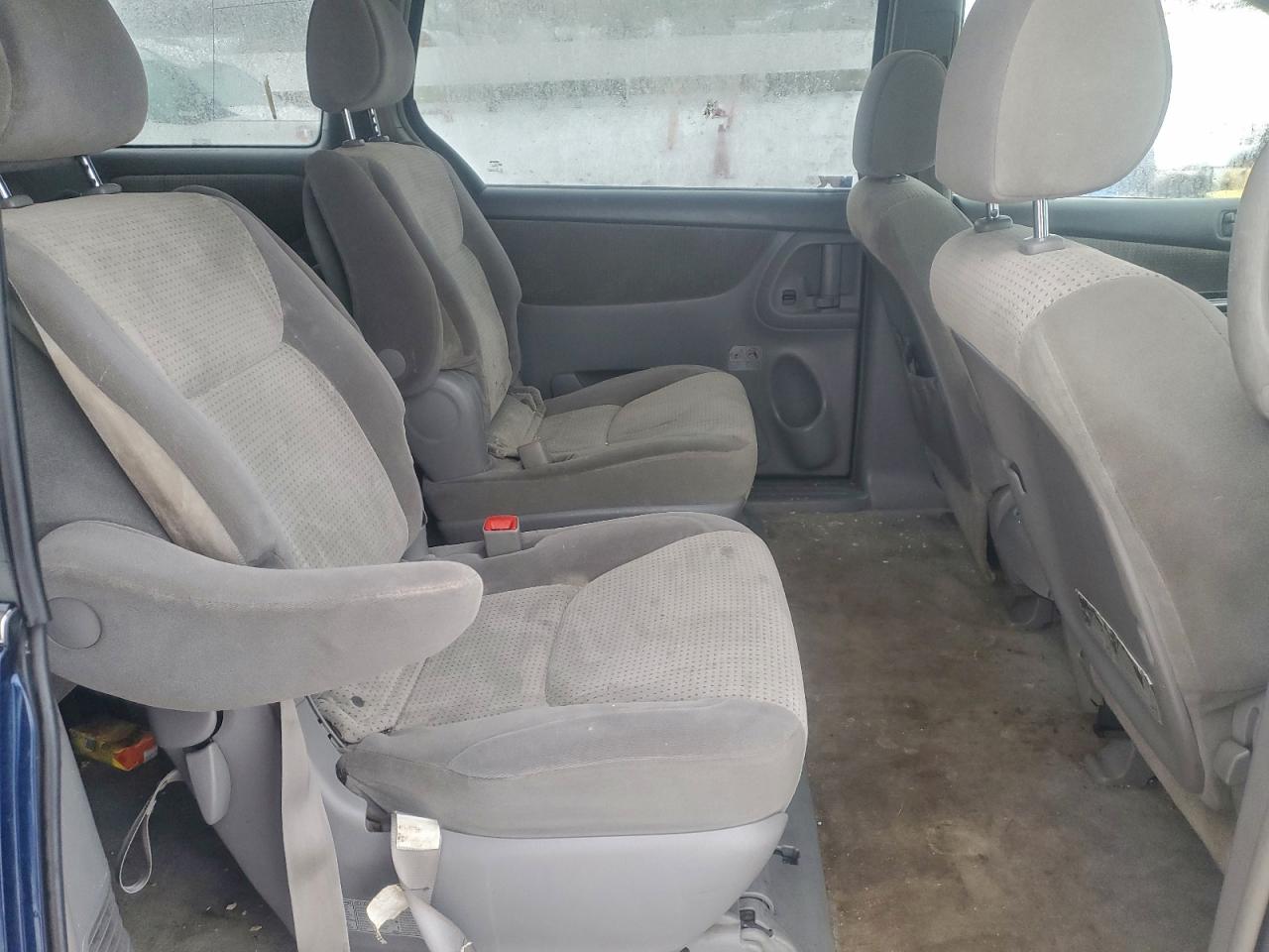 2007 TOYOTA SIENNA CE photo 11
