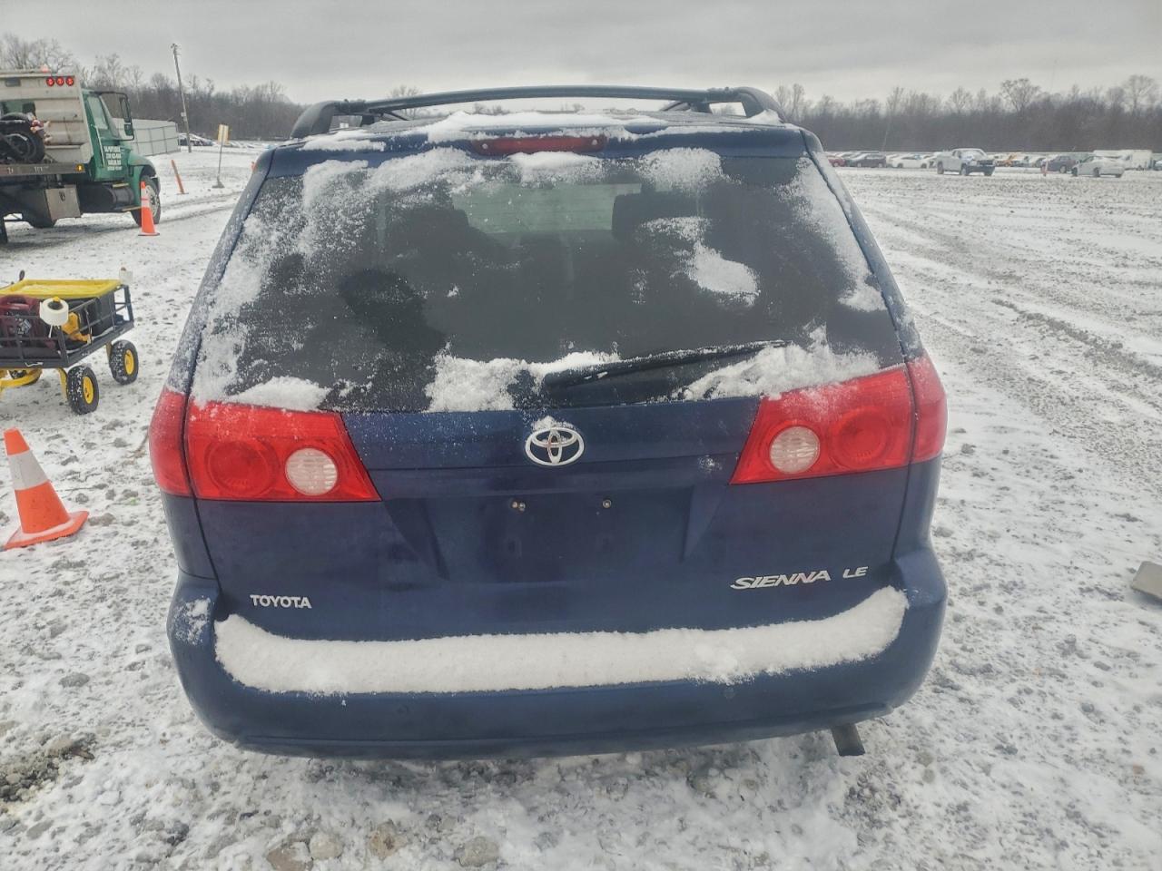2007 TOYOTA SIENNA CE photo 6