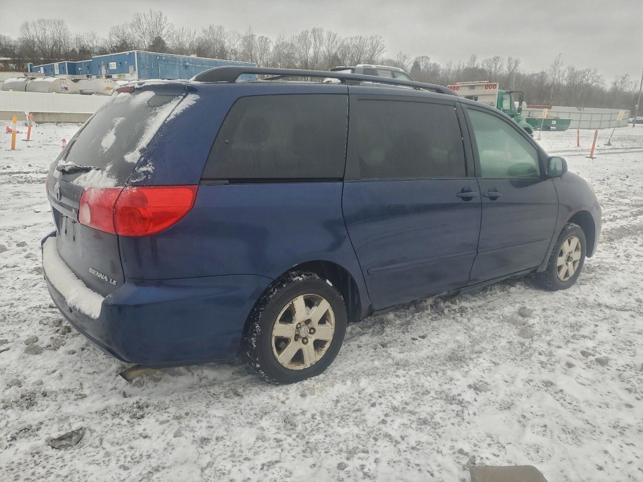 2007 TOYOTA SIENNA CE photo 3