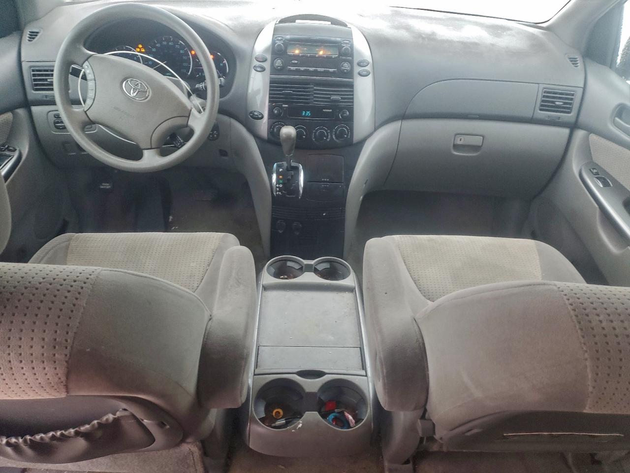 2007 TOYOTA SIENNA CE photo 8