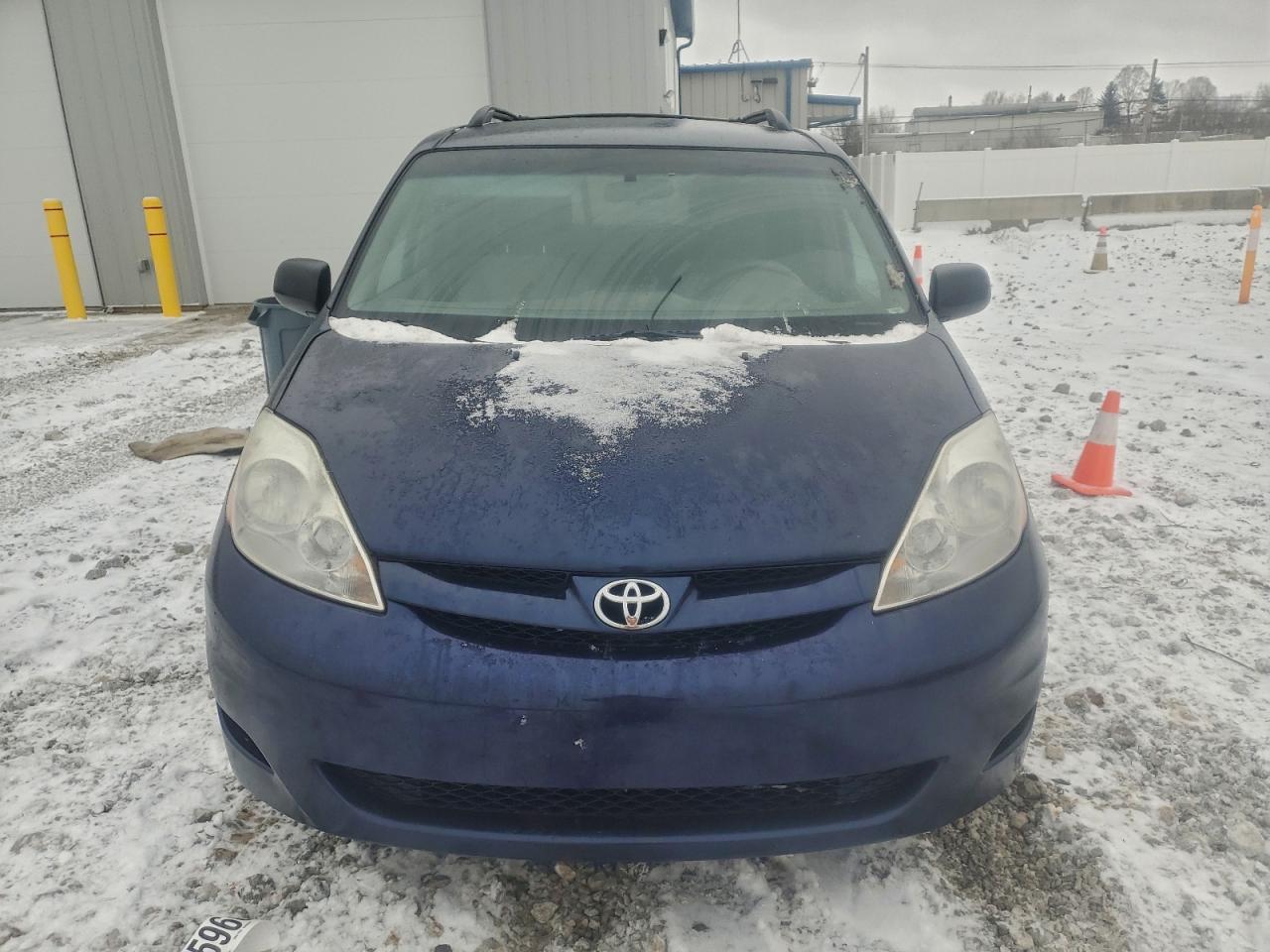 2007 TOYOTA SIENNA CE photo 5