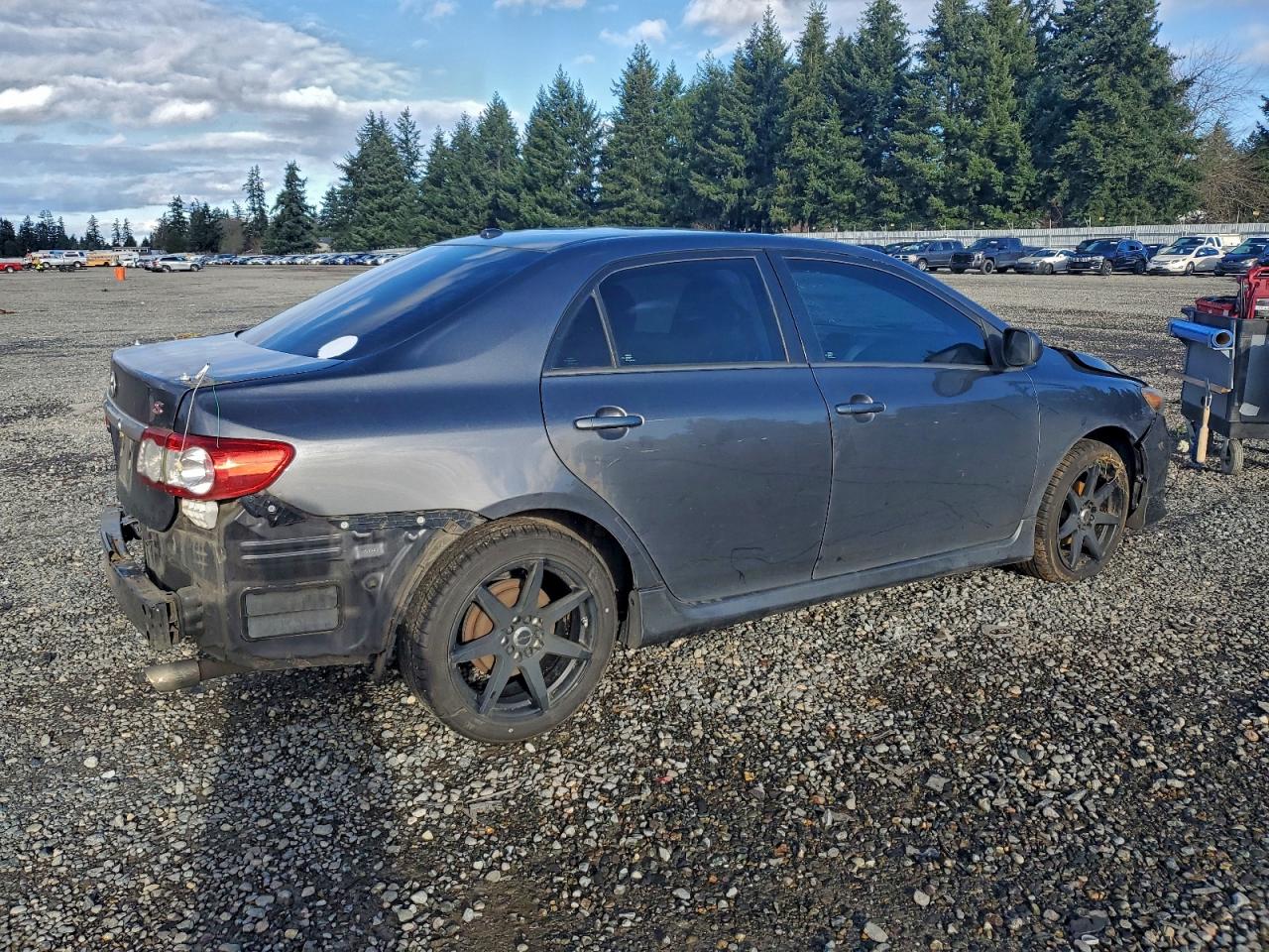 2013 TOYOTA COROLLA BASE photo 3