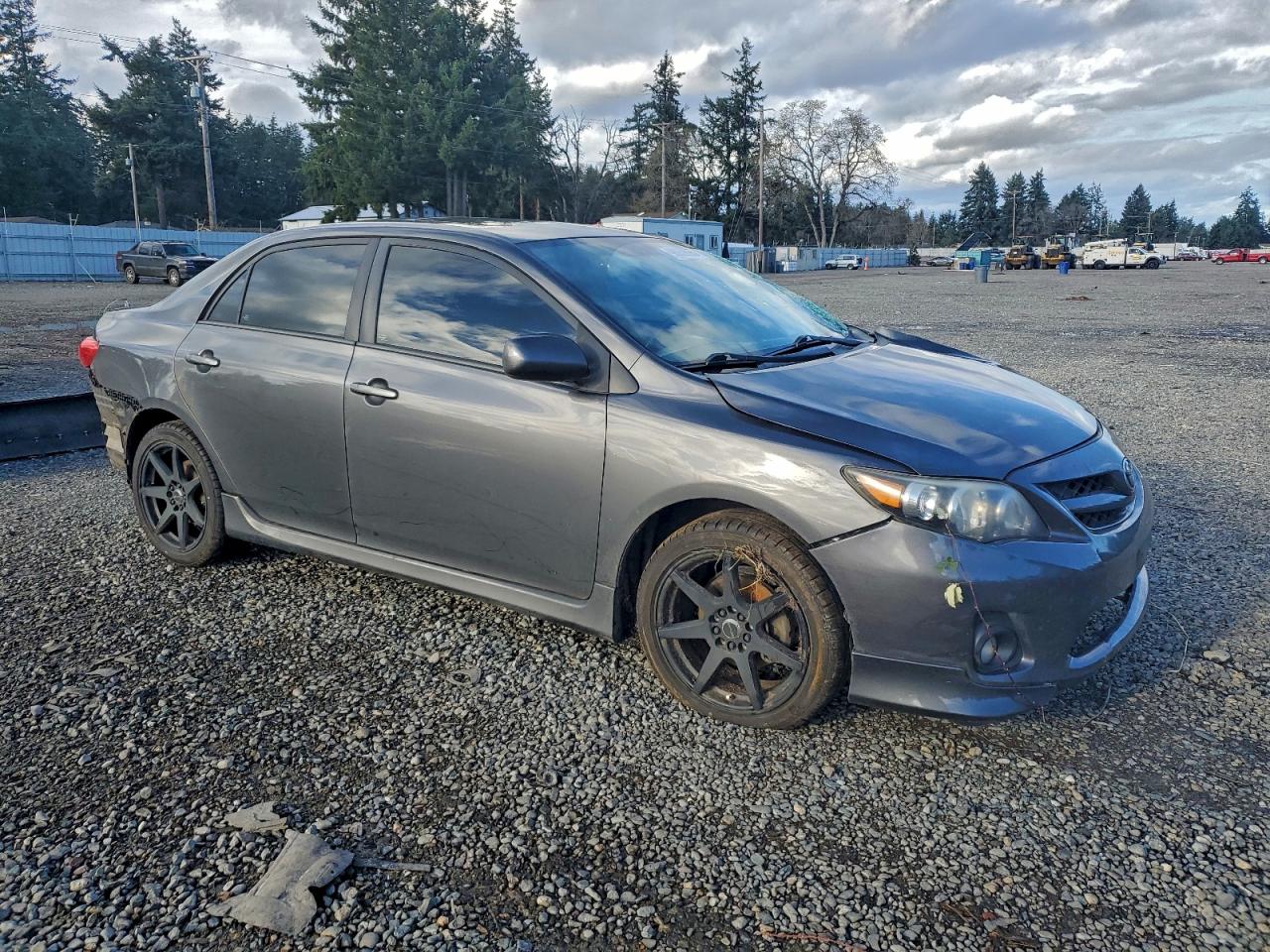 2013 TOYOTA COROLLA BASE photo 4