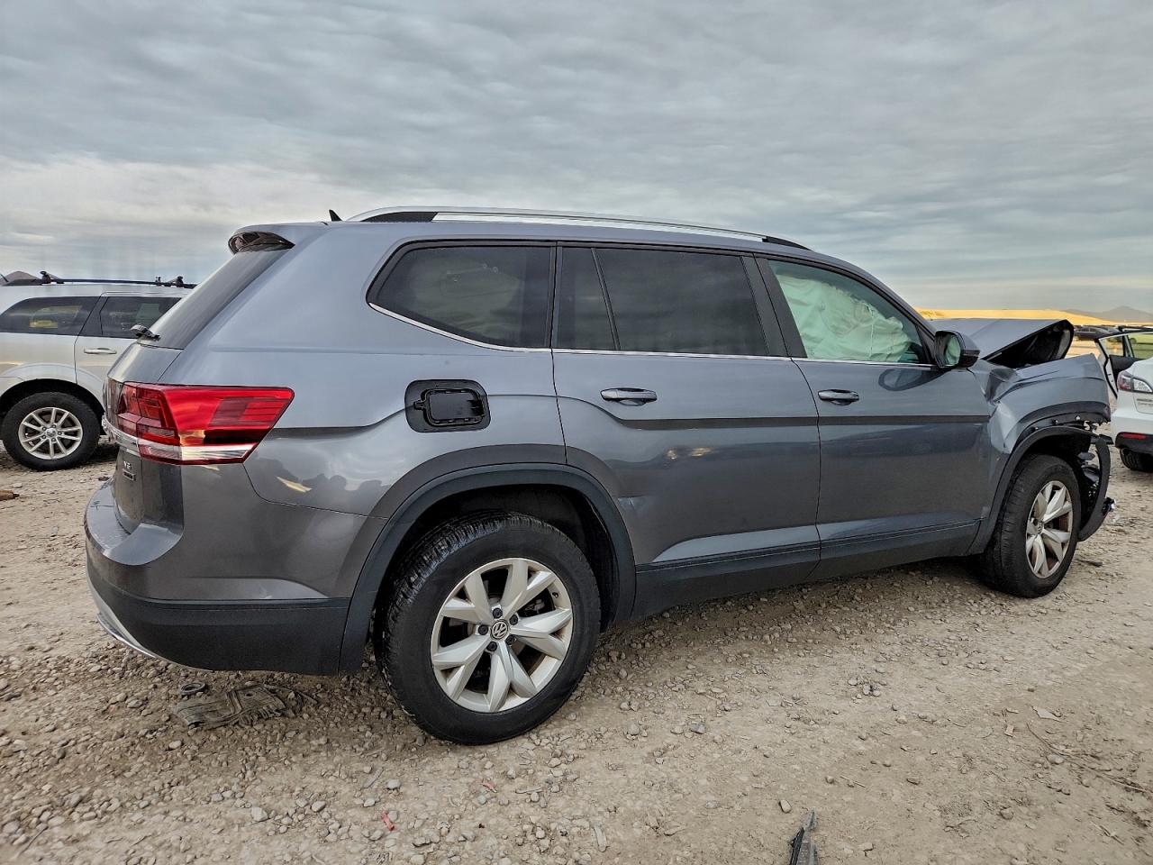 2018 VOLKSWAGEN ATLAS SE photo 3