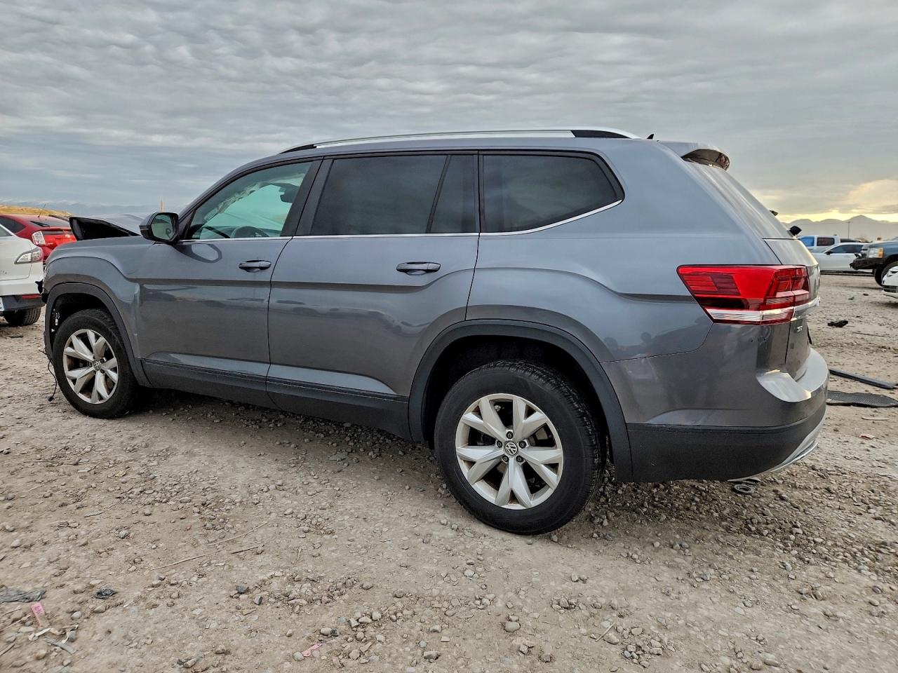 2018 VOLKSWAGEN ATLAS SE photo 2