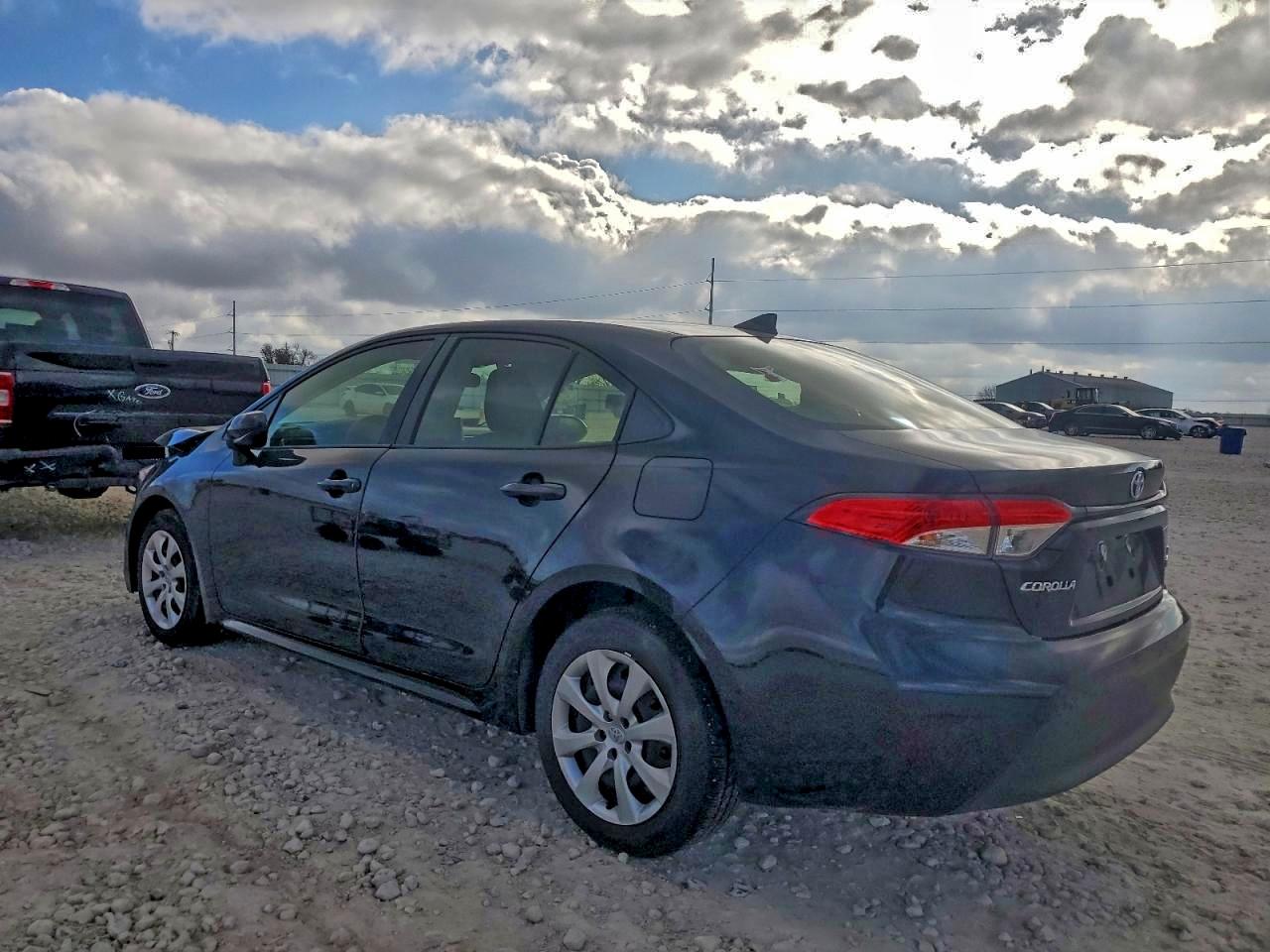 2024 TOYOTA COROLLA LE photo 2