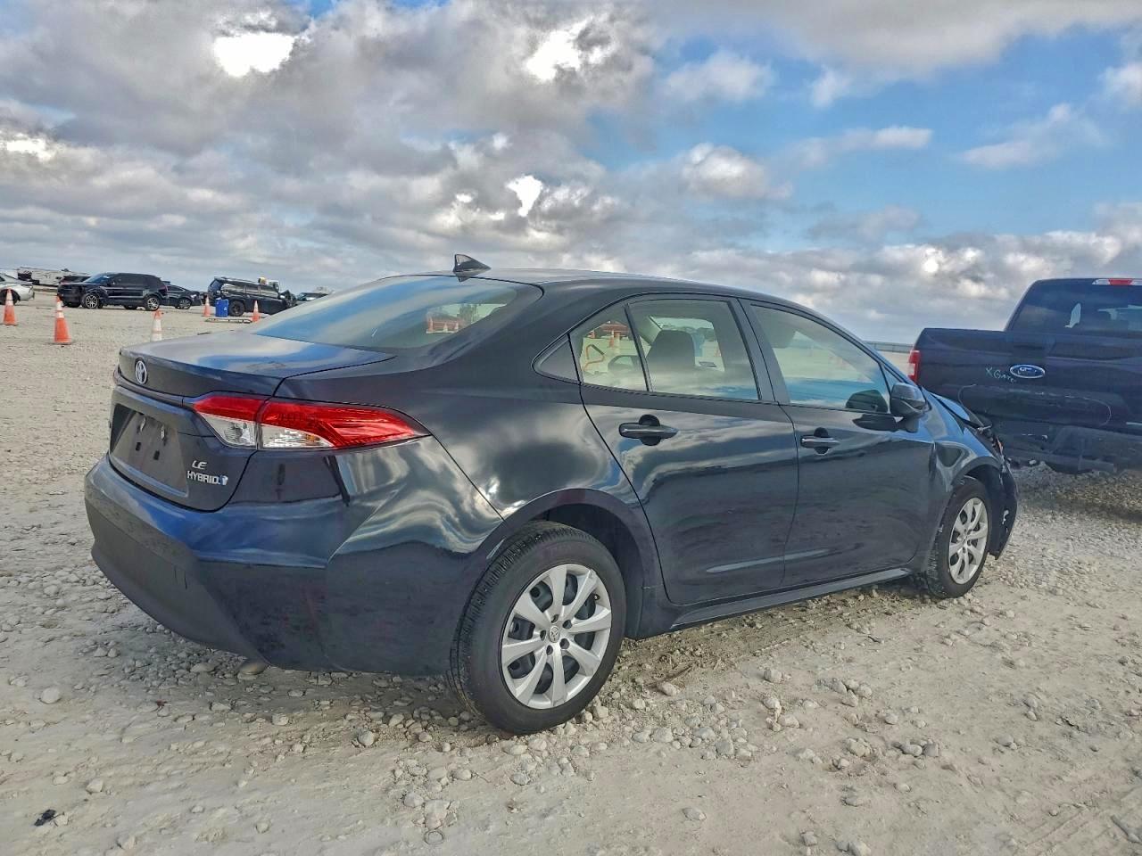 2024 TOYOTA COROLLA LE photo 3