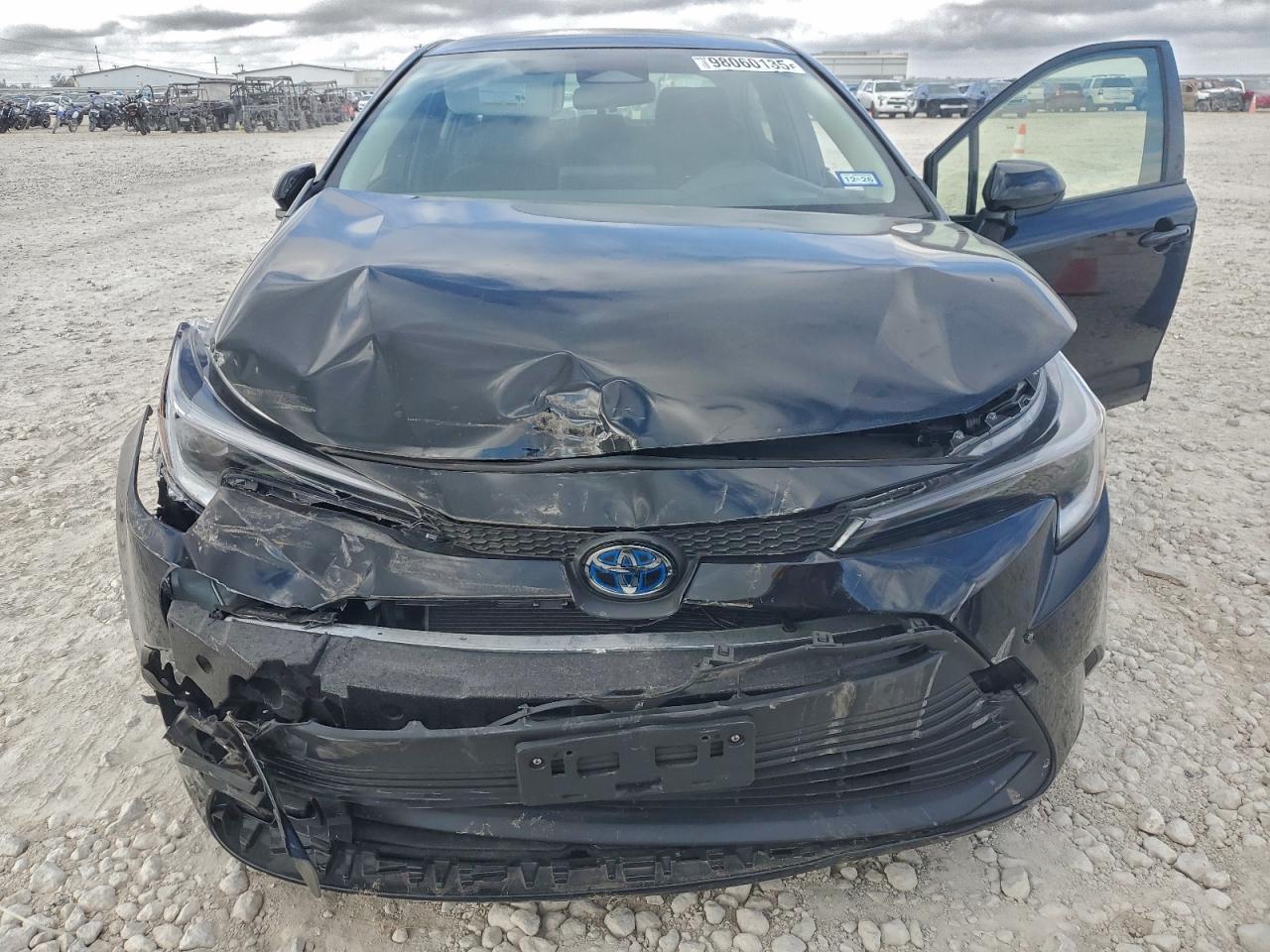 2024 TOYOTA COROLLA LE photo 11