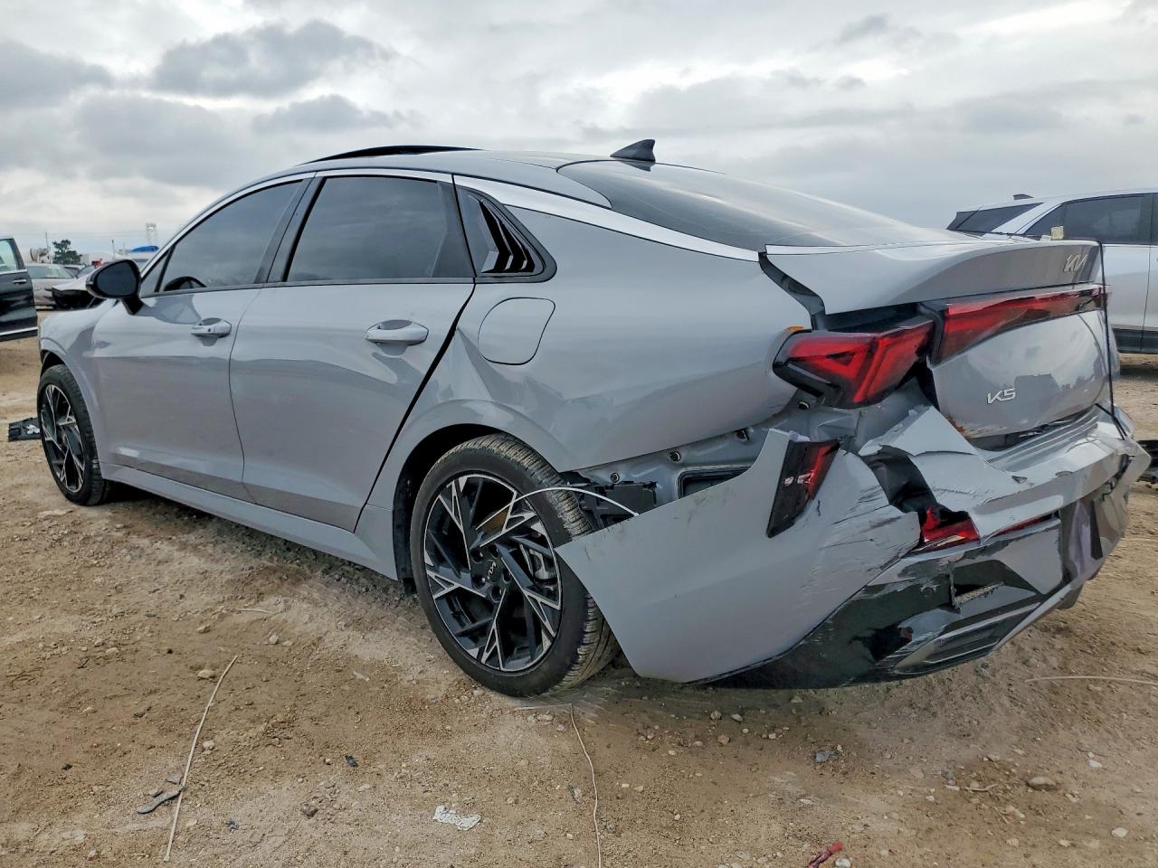 2025 KIA K5 GT LINE photo 2