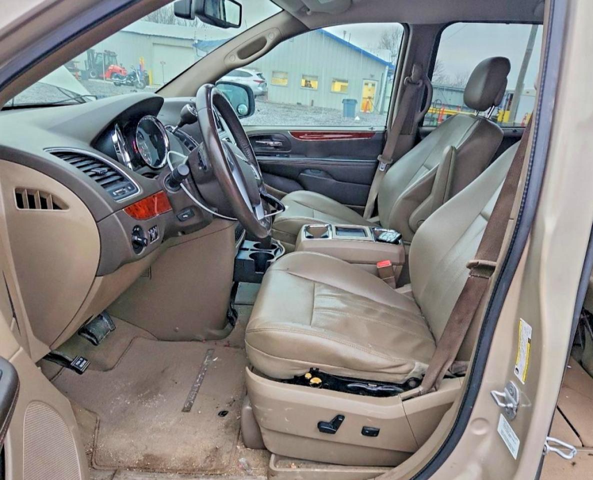 2013 CHRYSLER TOWN & COUNTRY TOURING L photo 7
