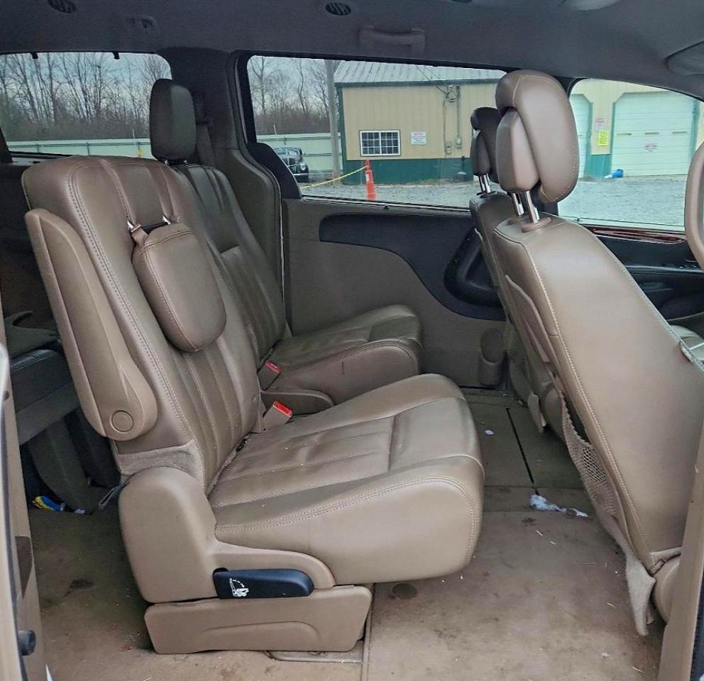 2013 CHRYSLER TOWN & COUNTRY TOURING L photo 10