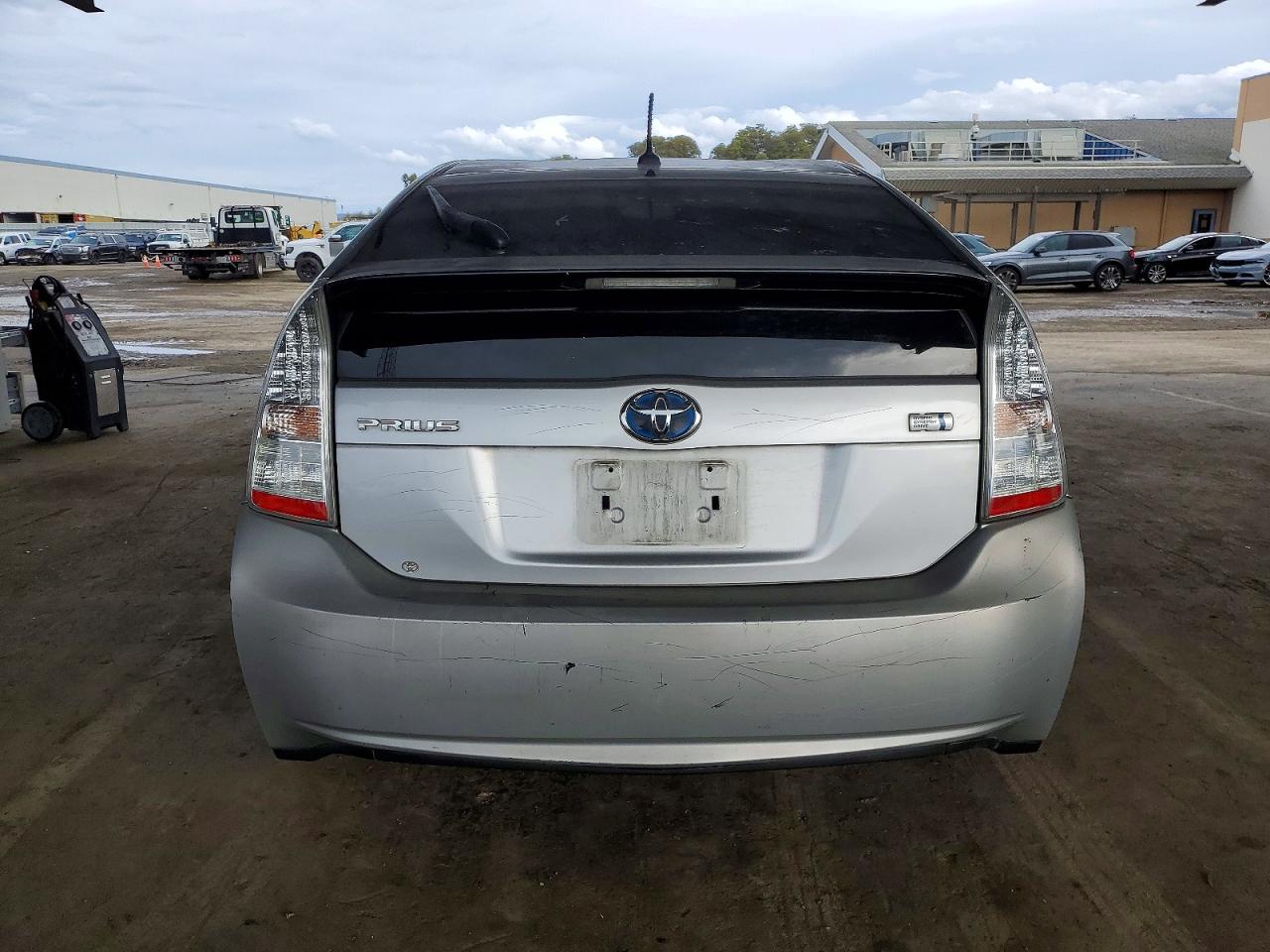 2010 TOYOTA PRIUS photo 6