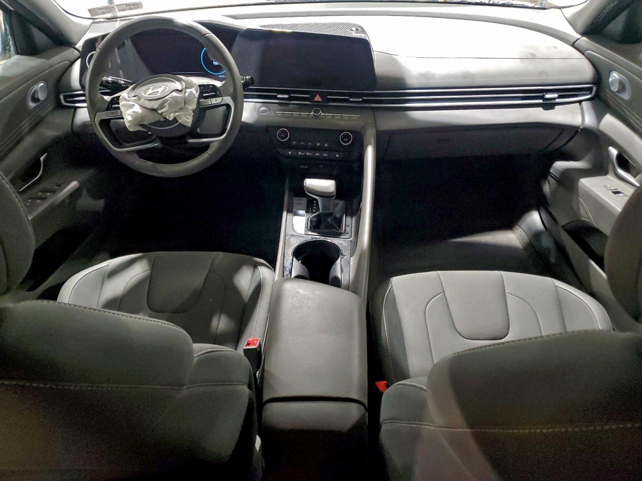 2025 HYUNDAI ELANTRA SEL photo 8