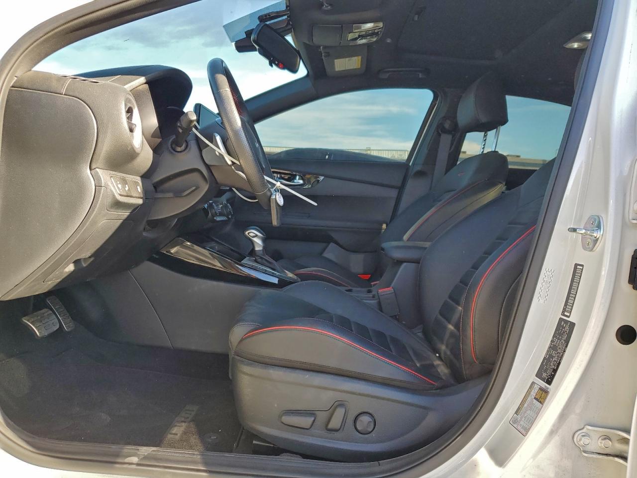 2024 KIA FORTE GT photo 7