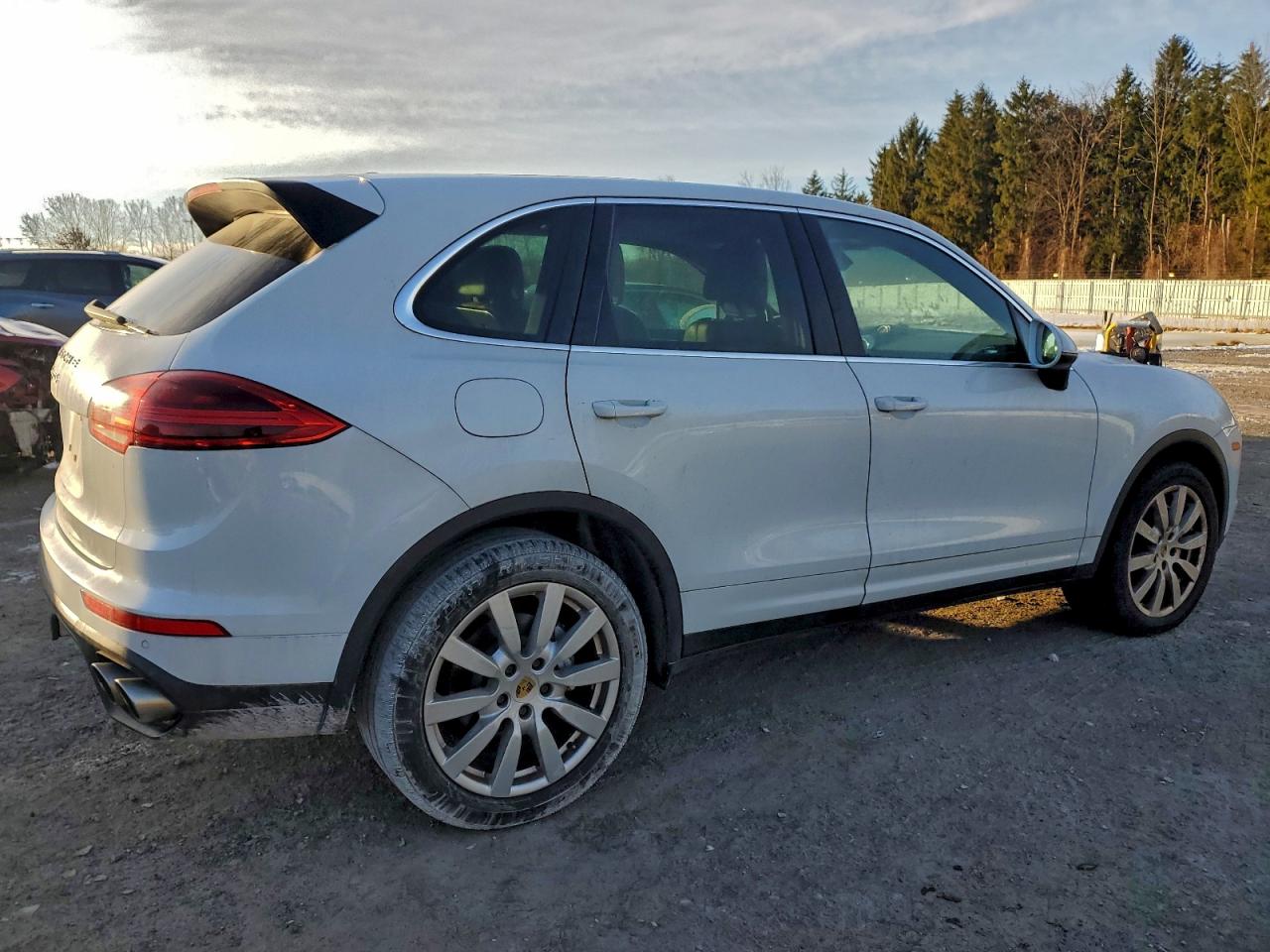 2015 PORSCHE CAYENNE S photo 3
