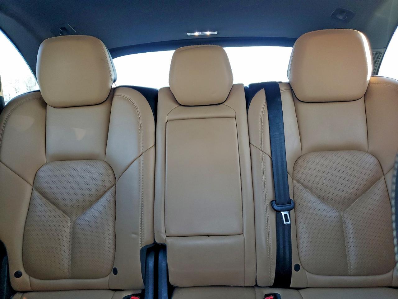 2015 PORSCHE CAYENNE S photo 10