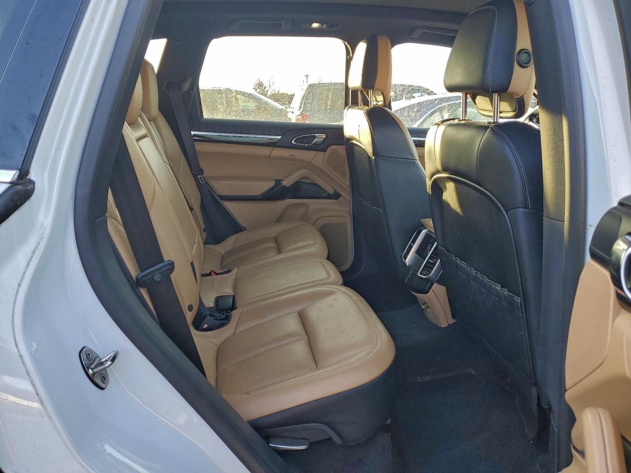 2015 PORSCHE CAYENNE S photo 11