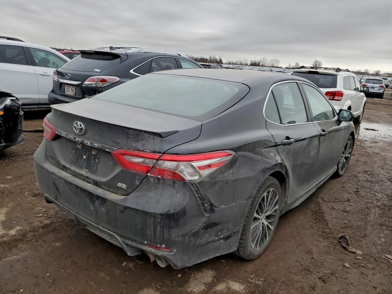 2018 TOYOTA CAMRY L photo 3