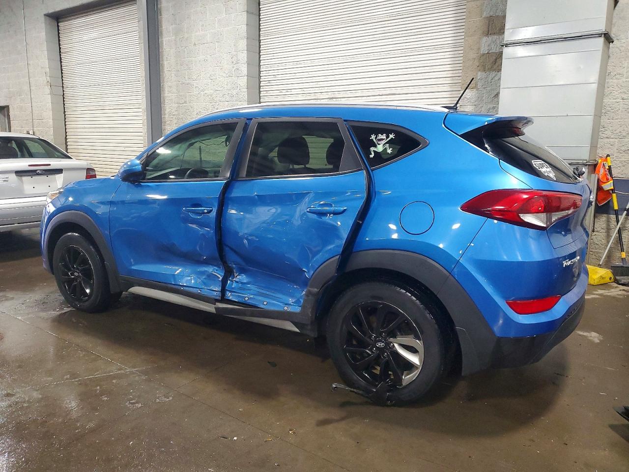 2017 HYUNDAI TUCSON SE photo 2