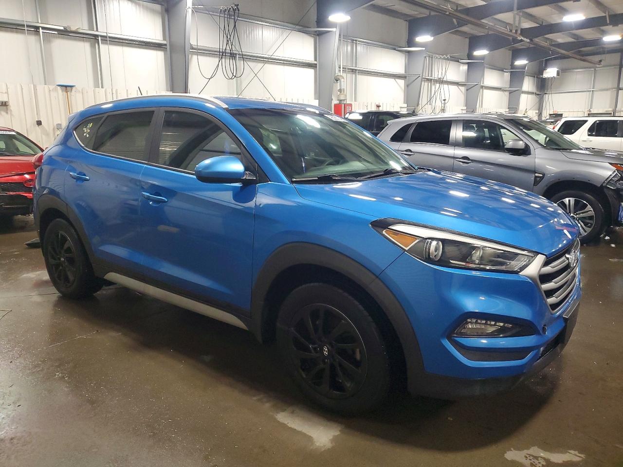 2017 HYUNDAI TUCSON SE photo 4