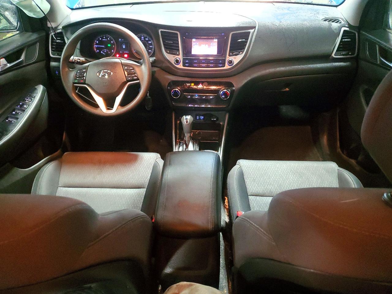 2017 HYUNDAI TUCSON SE photo 8
