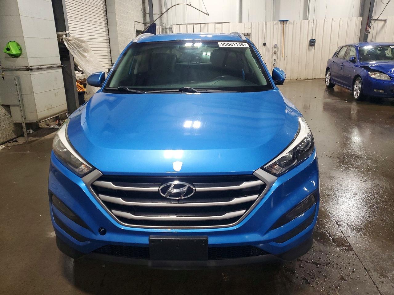 2017 HYUNDAI TUCSON SE photo 5