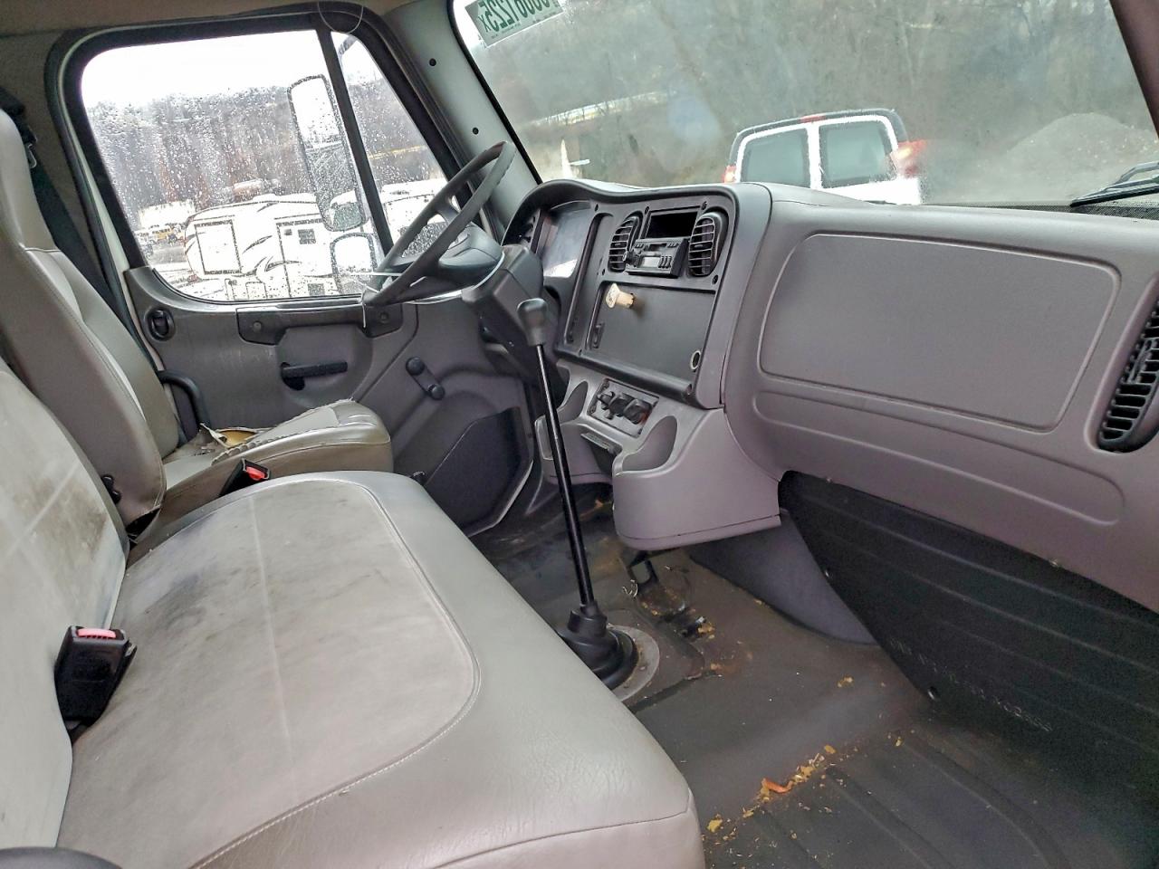 2005 FREIGHTLINER M2 106 MEDIUM DUTY photo 5