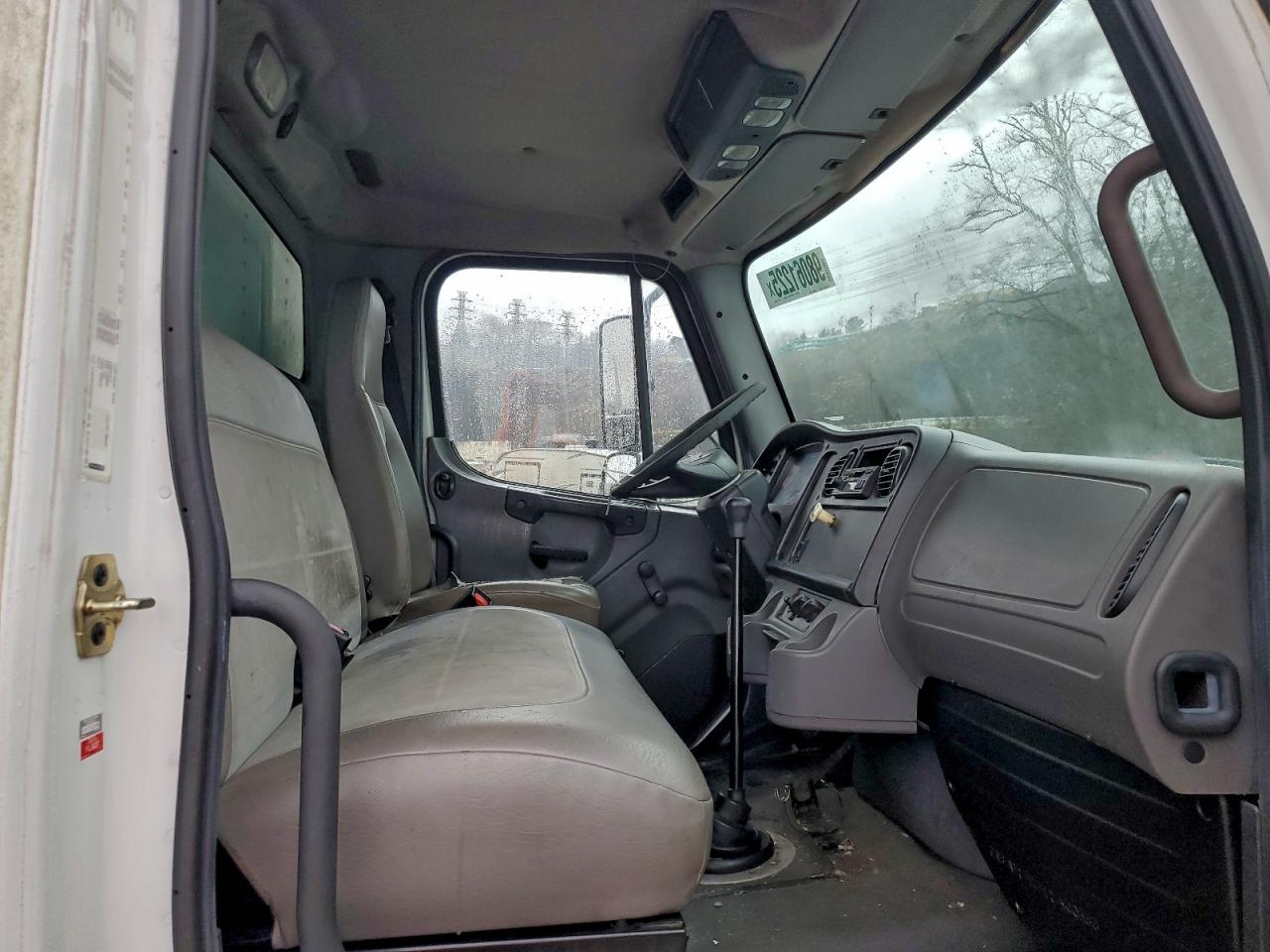 2005 FREIGHTLINER M2 106 MEDIUM DUTY photo 6