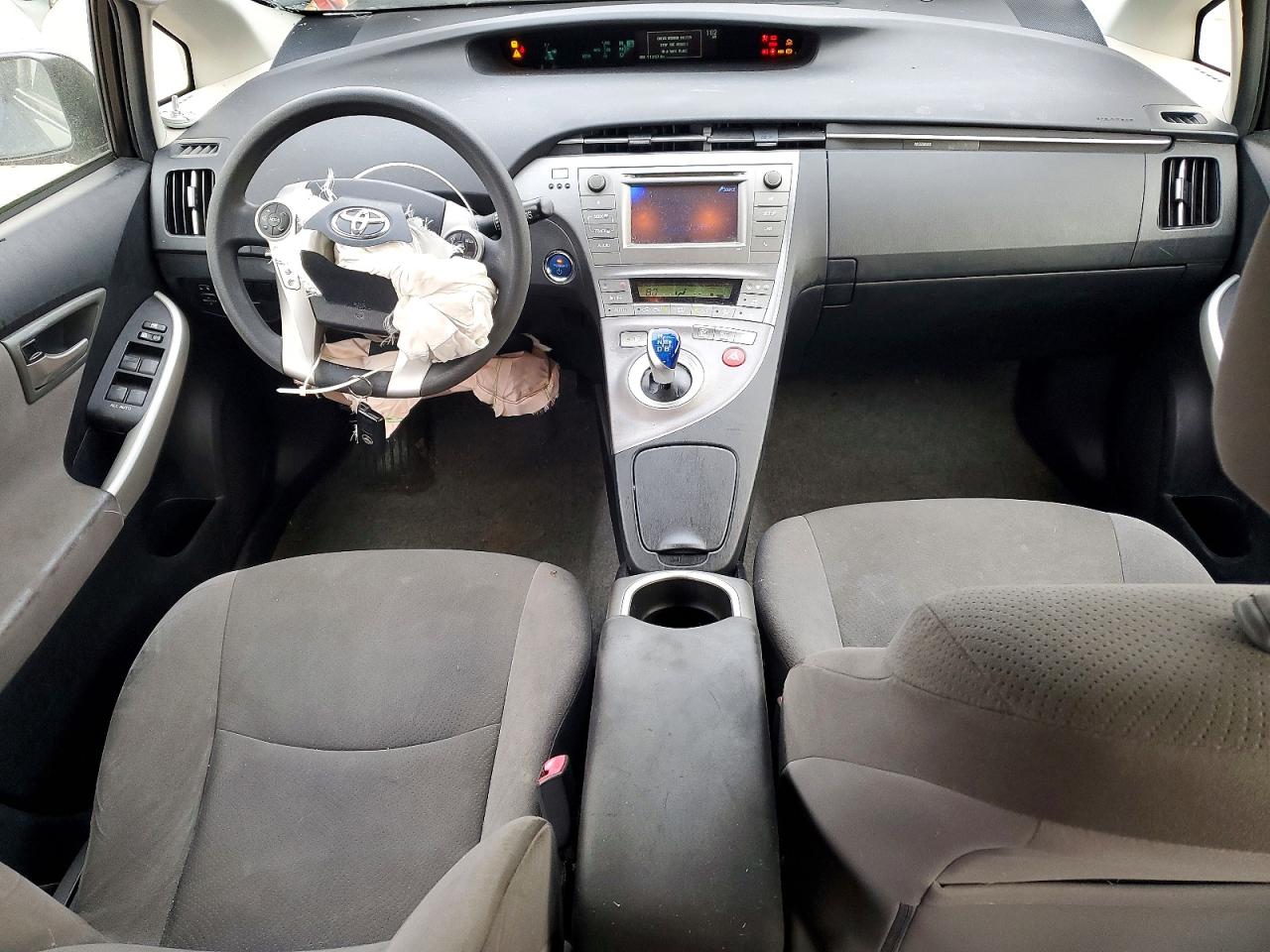 2013 TOYOTA PRIUS photo 8