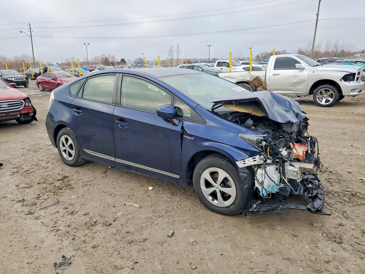 2013 TOYOTA PRIUS photo 4