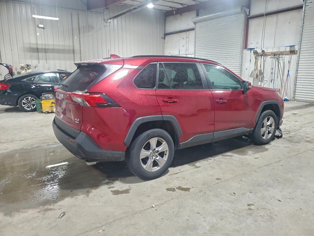 2022 TOYOTA RAV4 XLE photo 3