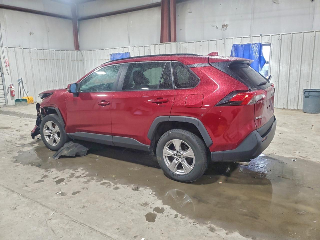 2022 TOYOTA RAV4 XLE photo 2