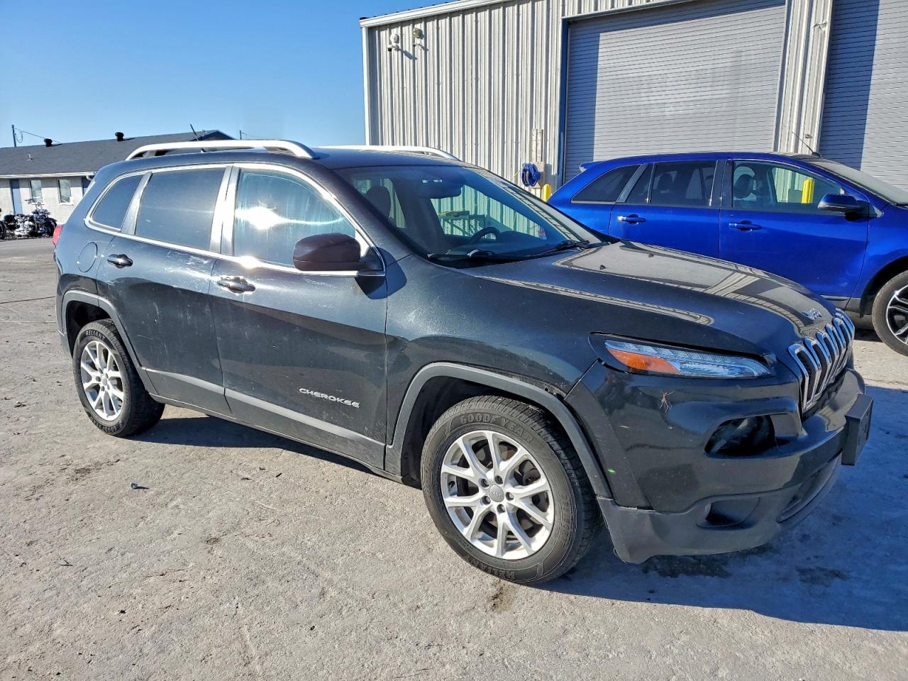 2015 JEEP CHEROKEE LATITUDE photo 4